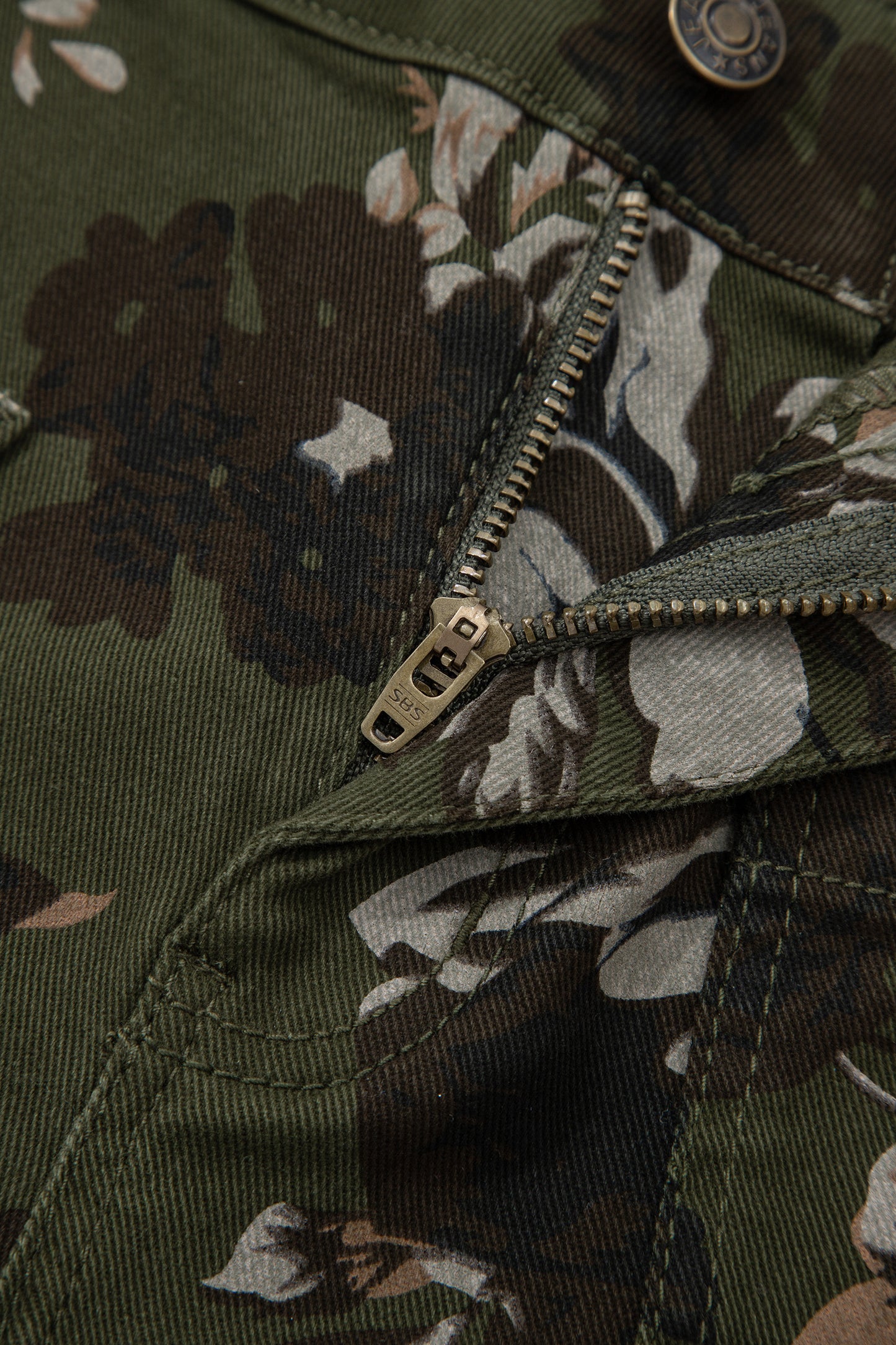 Green Vintage Floral Print Square Patch Pocket Raw Hem Shift Jeans