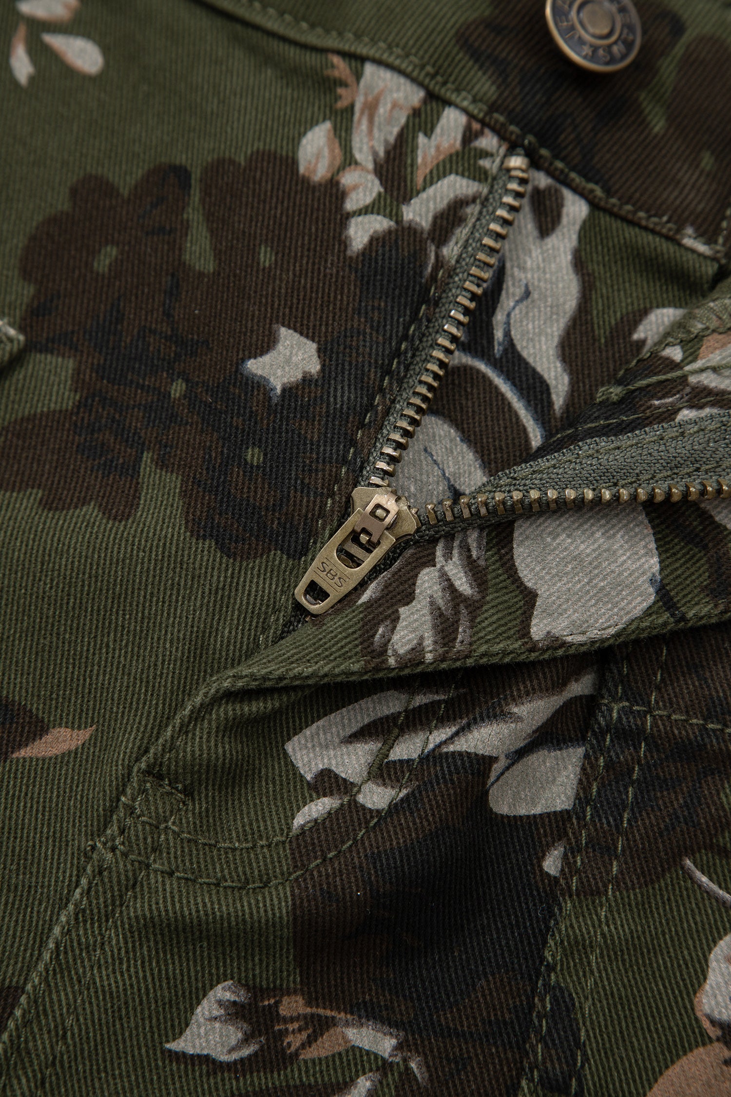 Green Vintage Floral Print Square Patch Pocket Raw Hem Shift Jeans