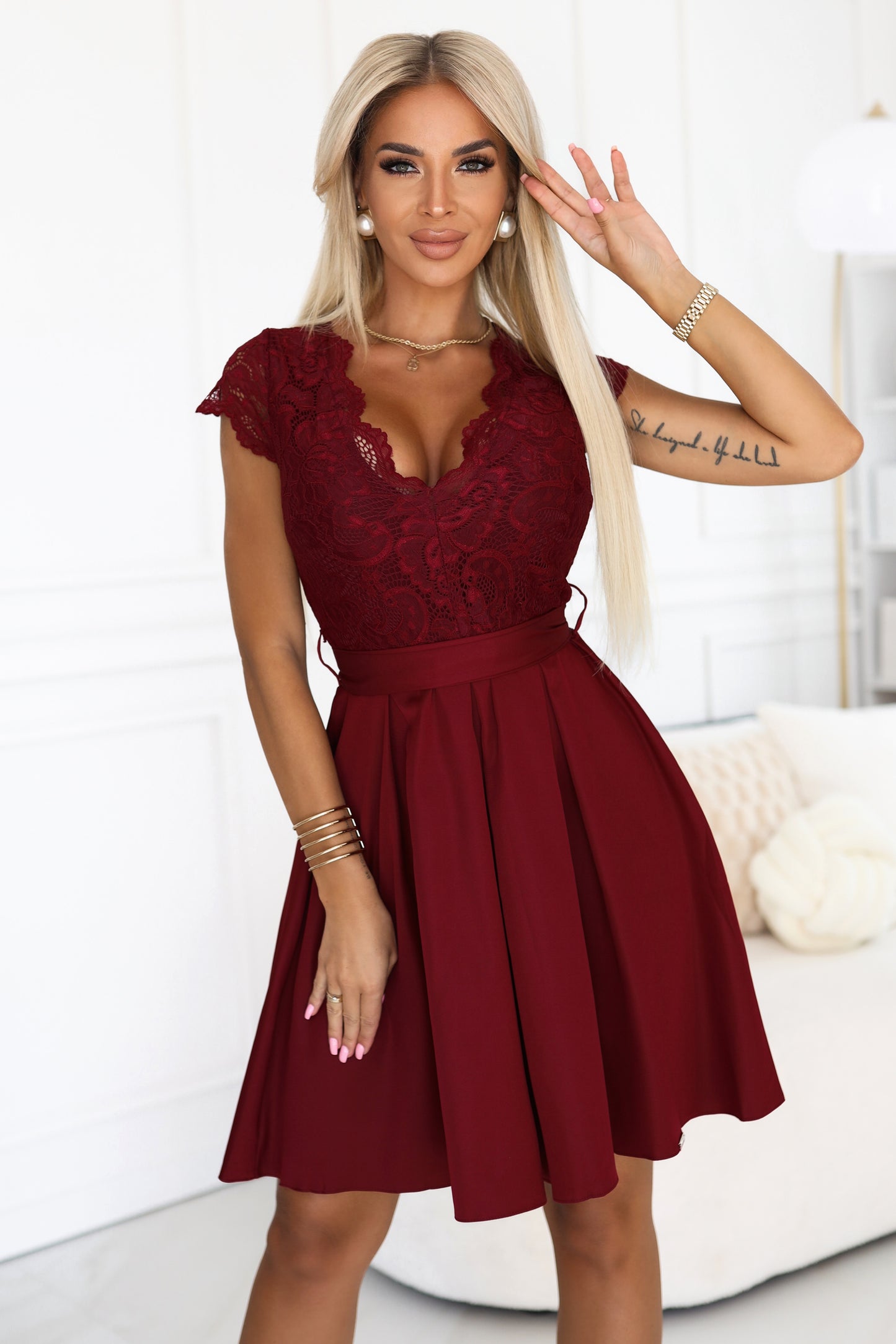 242-5 ANNA Lace dress with a neckline and flared skirt - burgundy