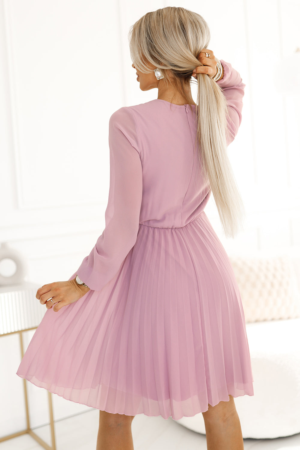 313-16 ISABELLE Polish pleated dress with long sleeves and neckline - powder pink