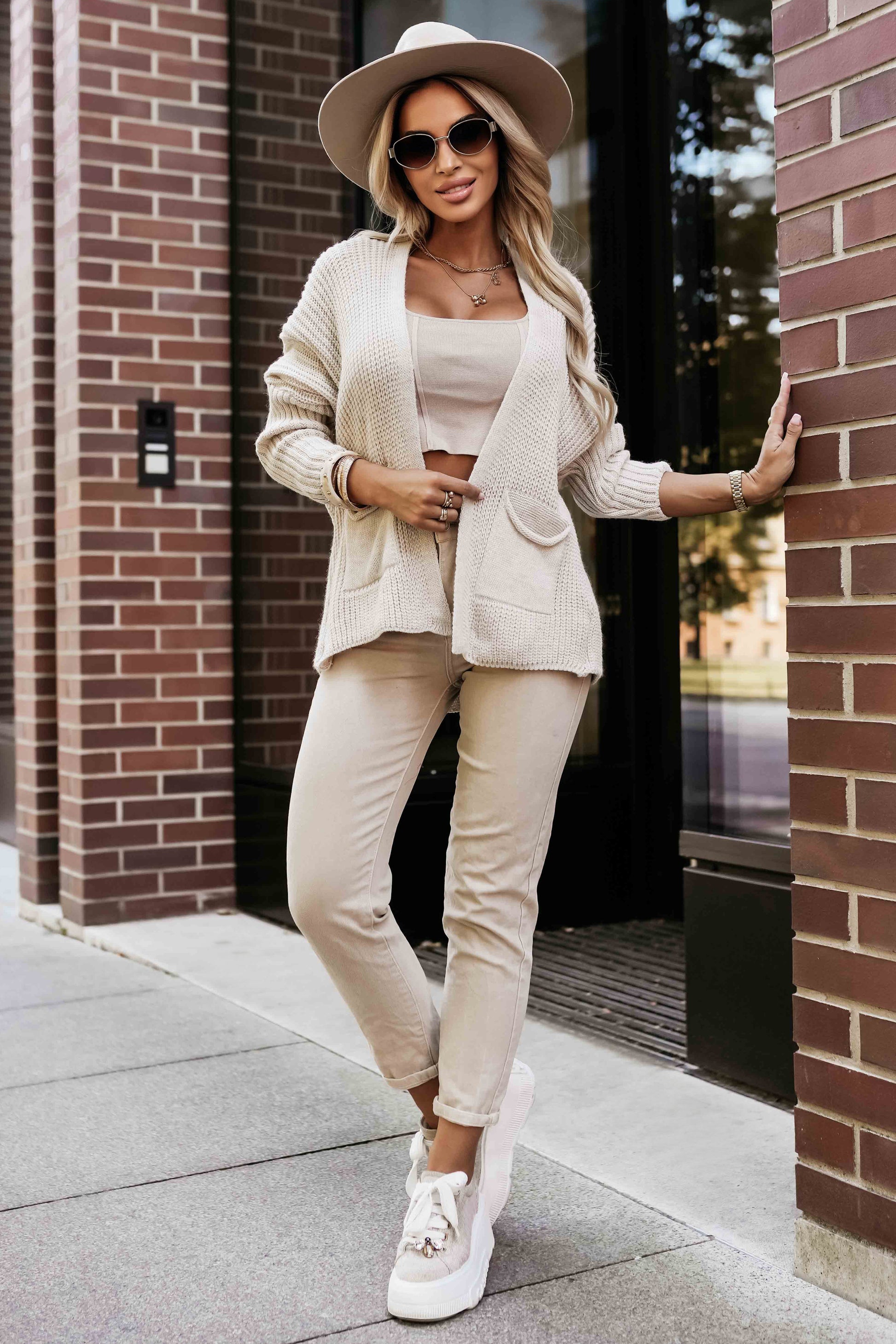 630-1 Warm cardigan with pockets and cuffs on the sleeves - beige