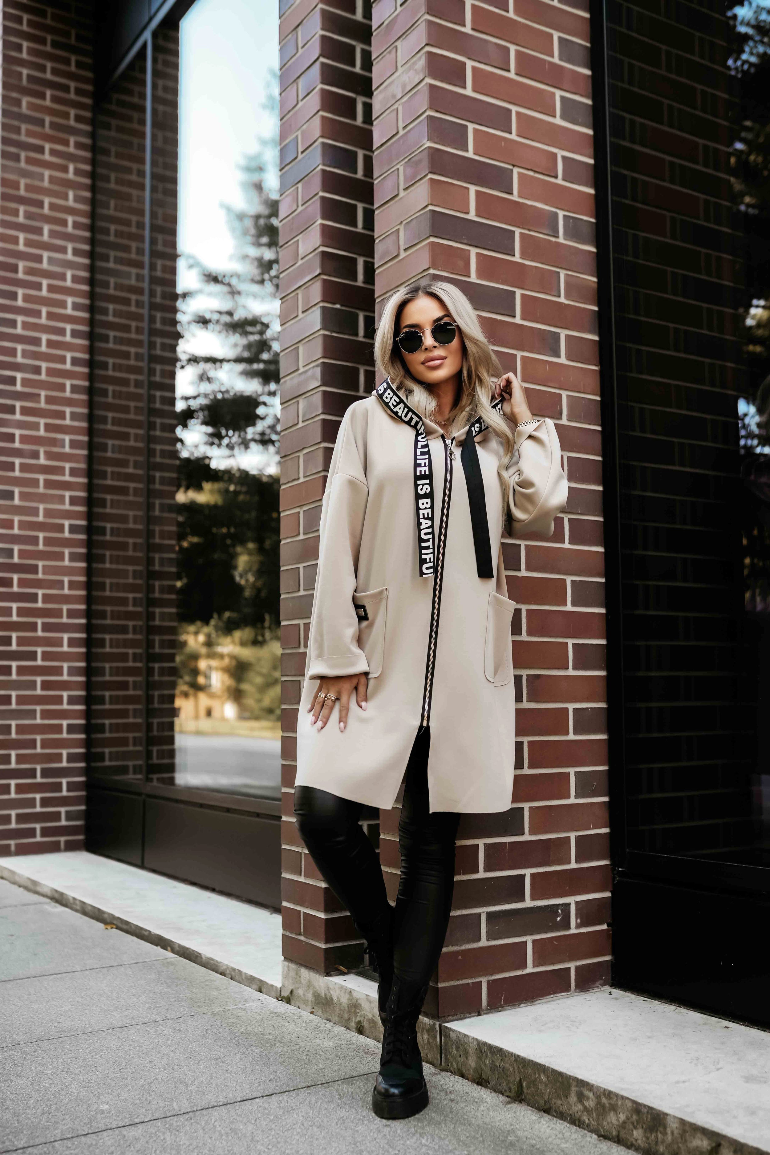 632-1 Casual coat with pockets and a hood - beige