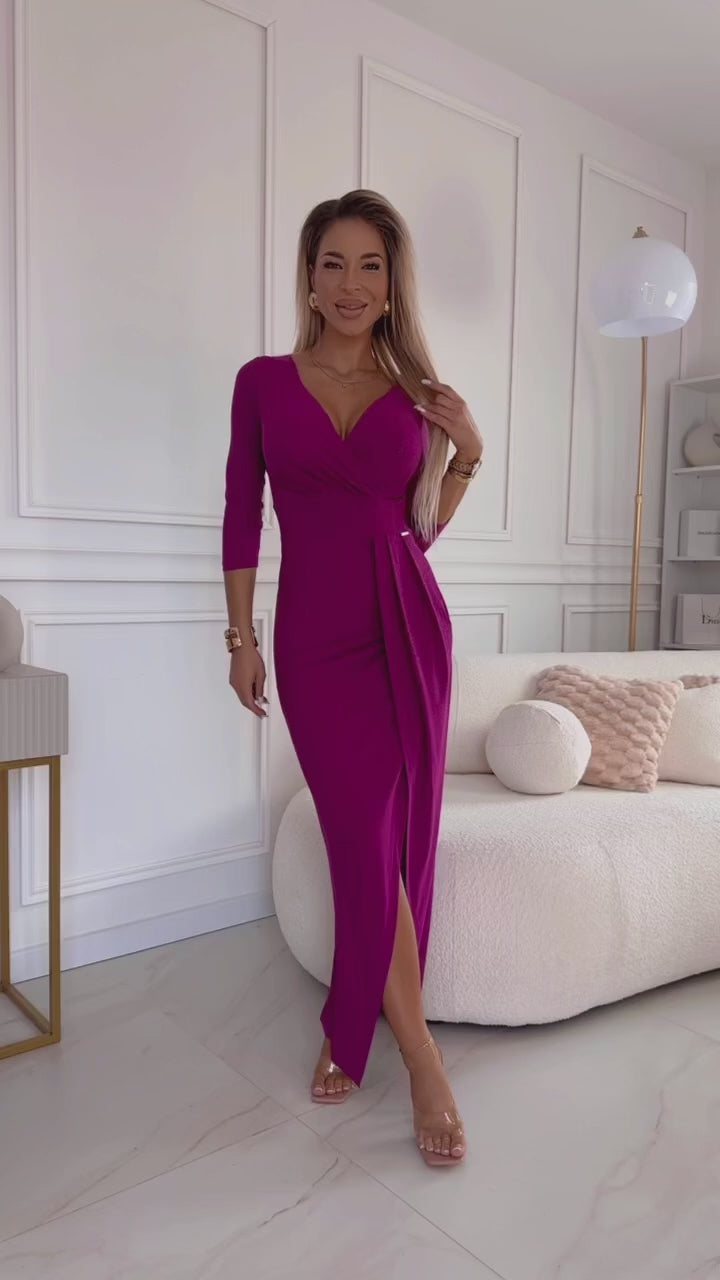 Video laden: Shiny dress with a neckline and a slit on the leg - fuchsia with glitter