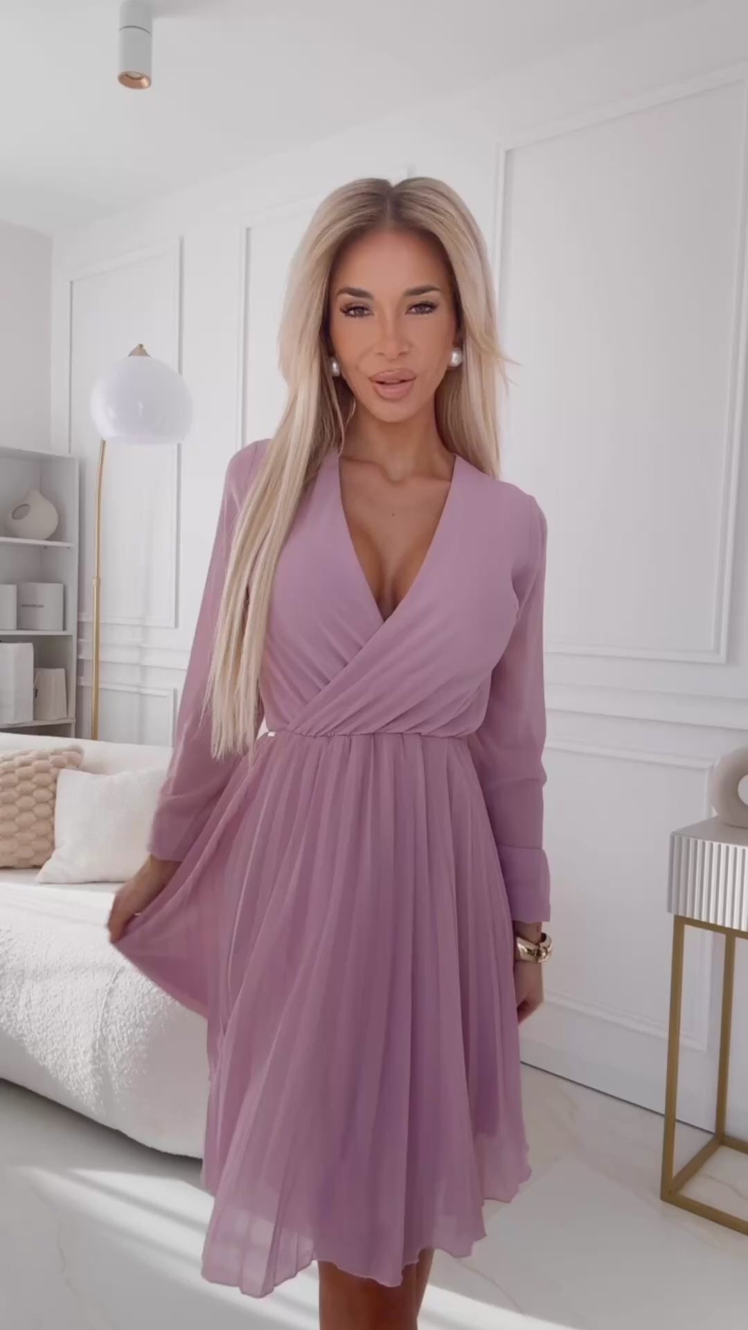 Load video: 313-16 ISABELLE Polish pleated dress with long sleeves and neckline - powder pink