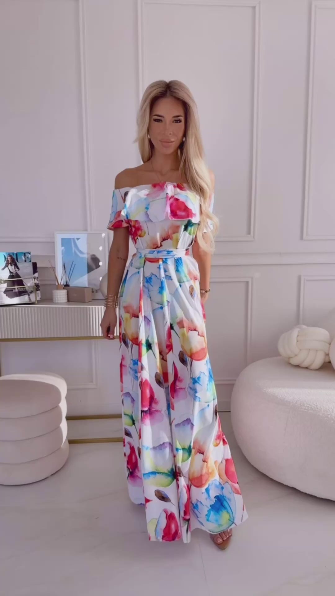 Video laden: 194-5 Long summer dress with a belt - colorful flower pattern 