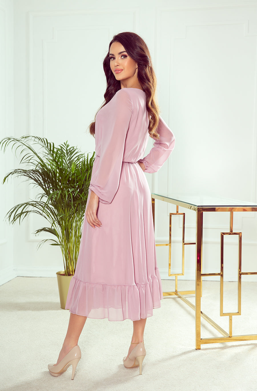 304-1 Chiffon midi dress with a neckline and frill - dirty pink