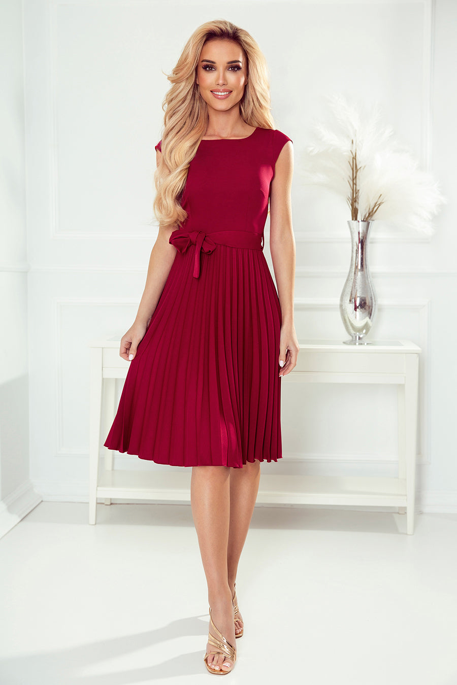 311-11 LILA Pleated dress with short sleeves - color burgundy