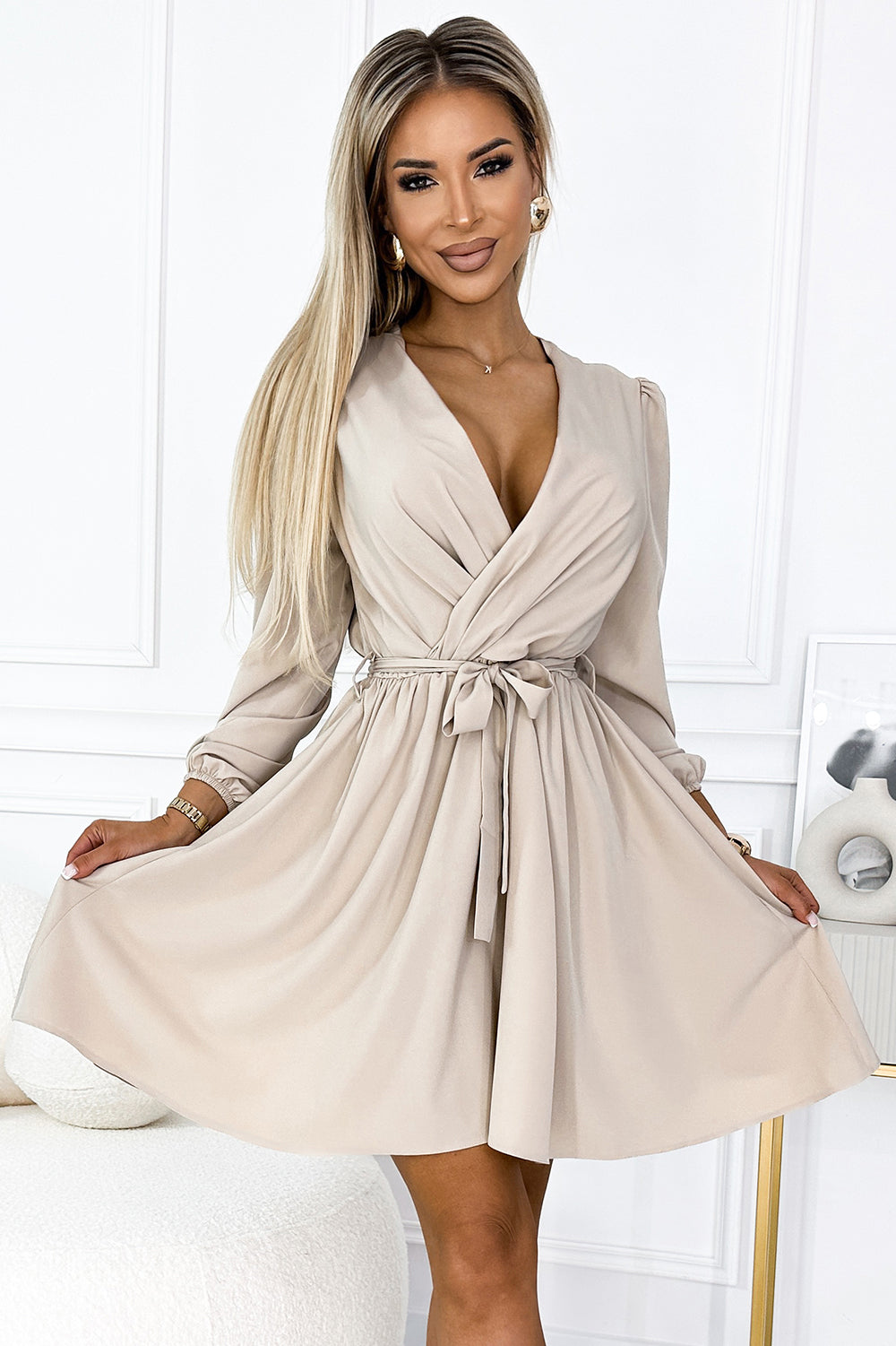 339-4 BINDY Feminine dress with a neckline and belt - beige