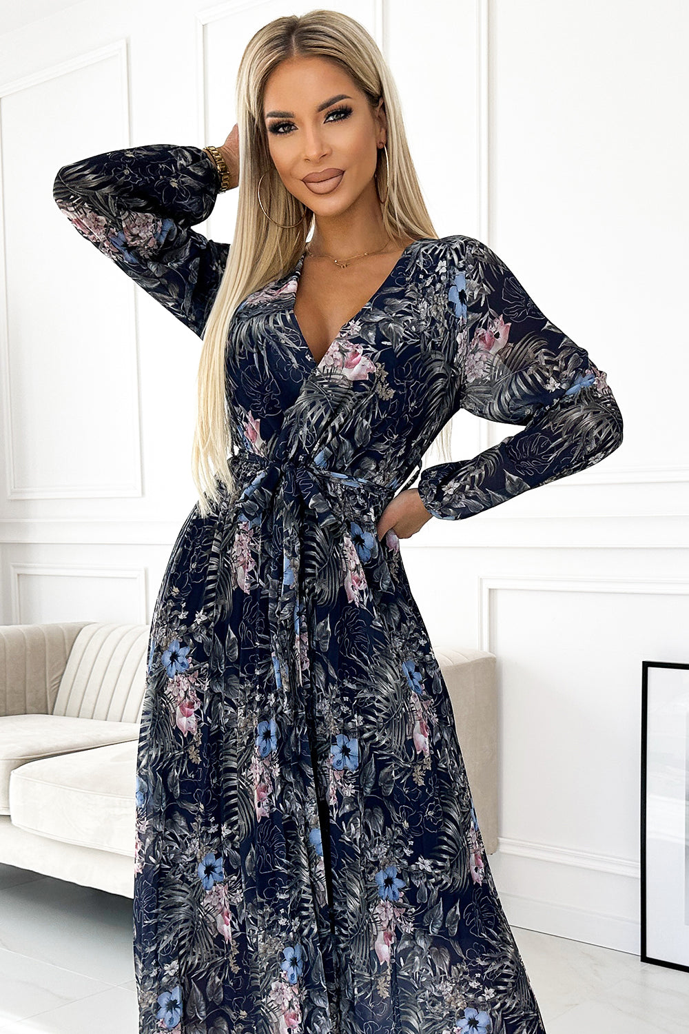 511-3 Pleated chiffon long dress with a neckline, long sleeves and a belt - navy blue pattern